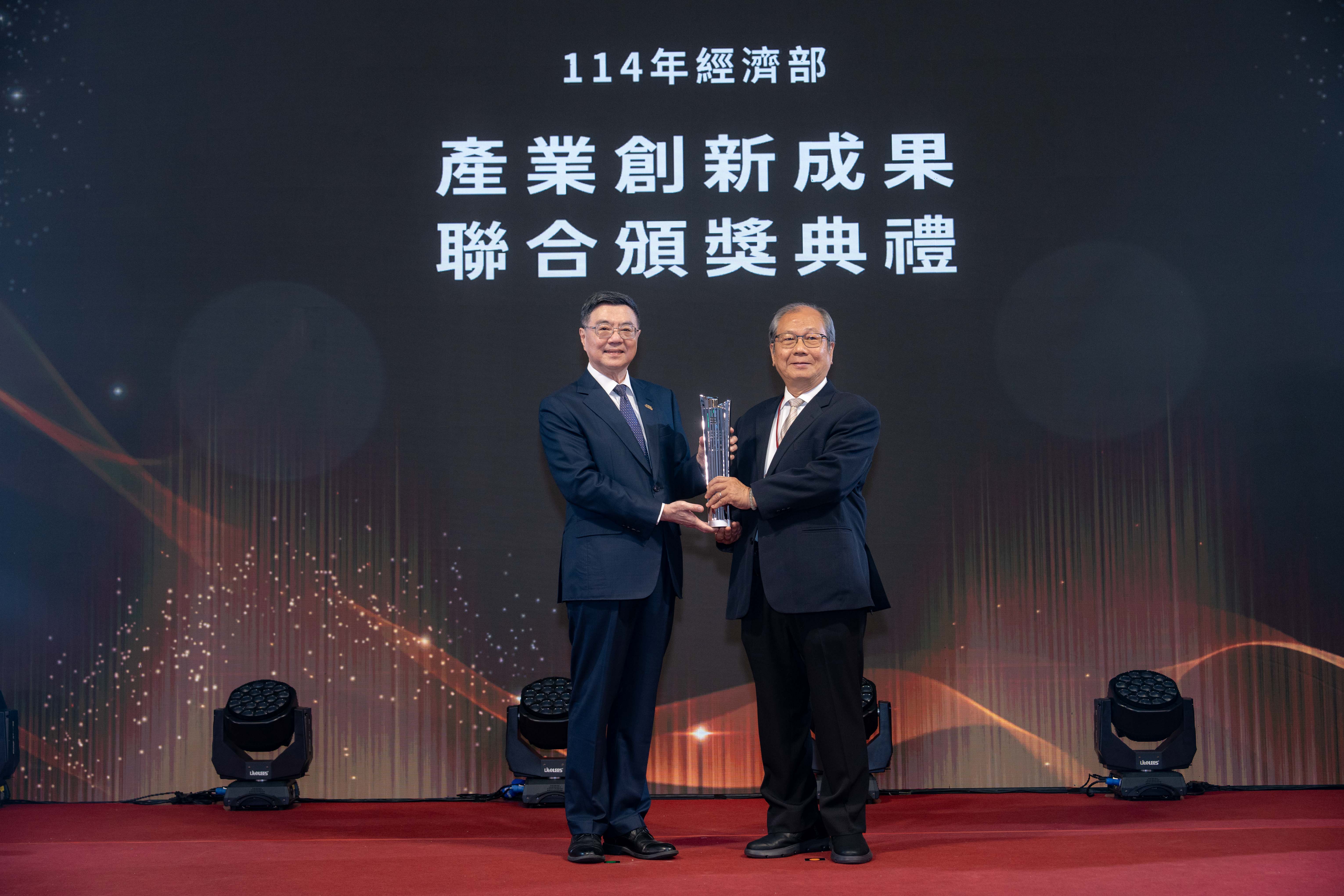 15.個人類產學貢獻 成功大學智慧製造研究中心鄭芳田執行長