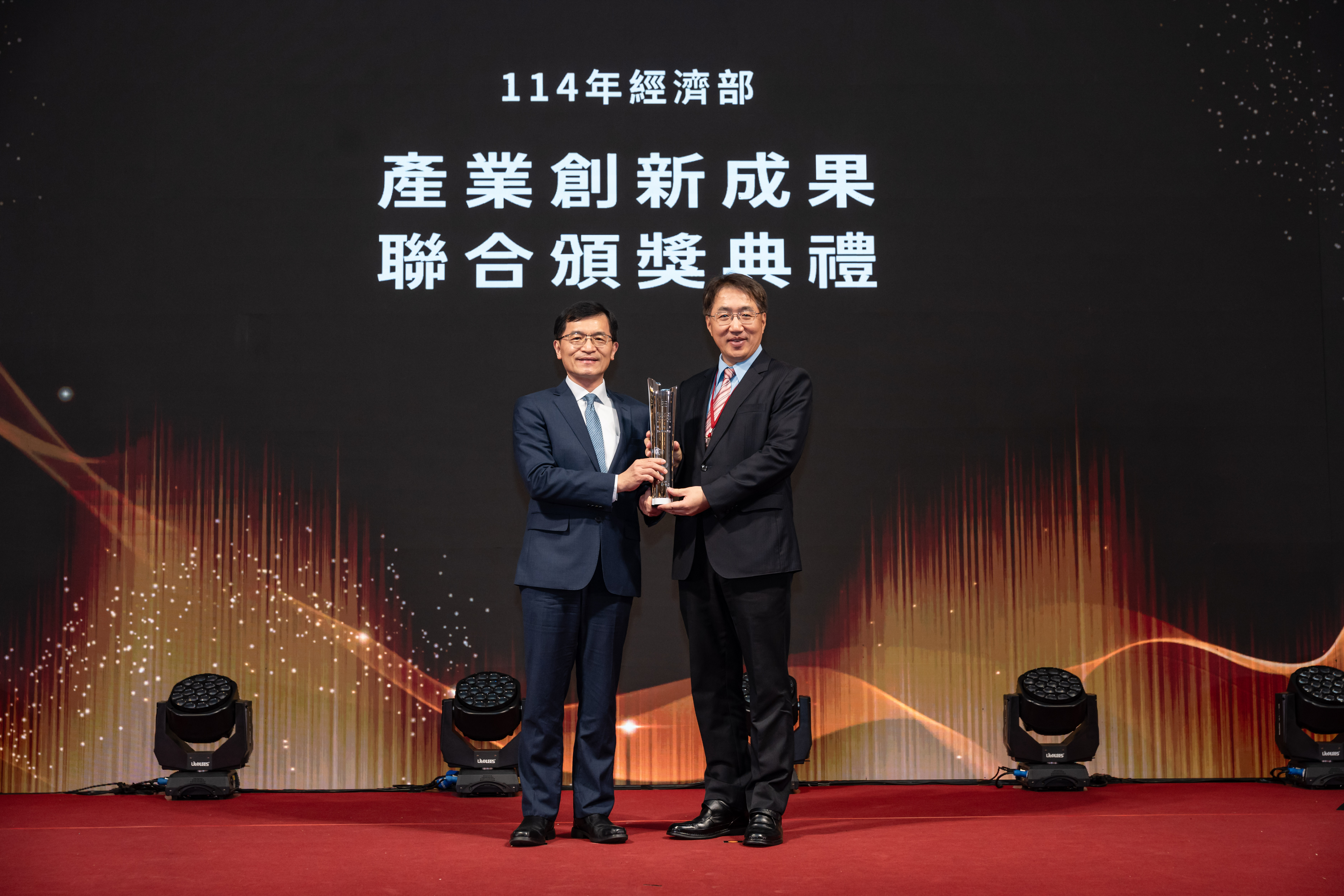 29.績優創新企業(中小企業組)友威科技(股)公司李原吉董事長