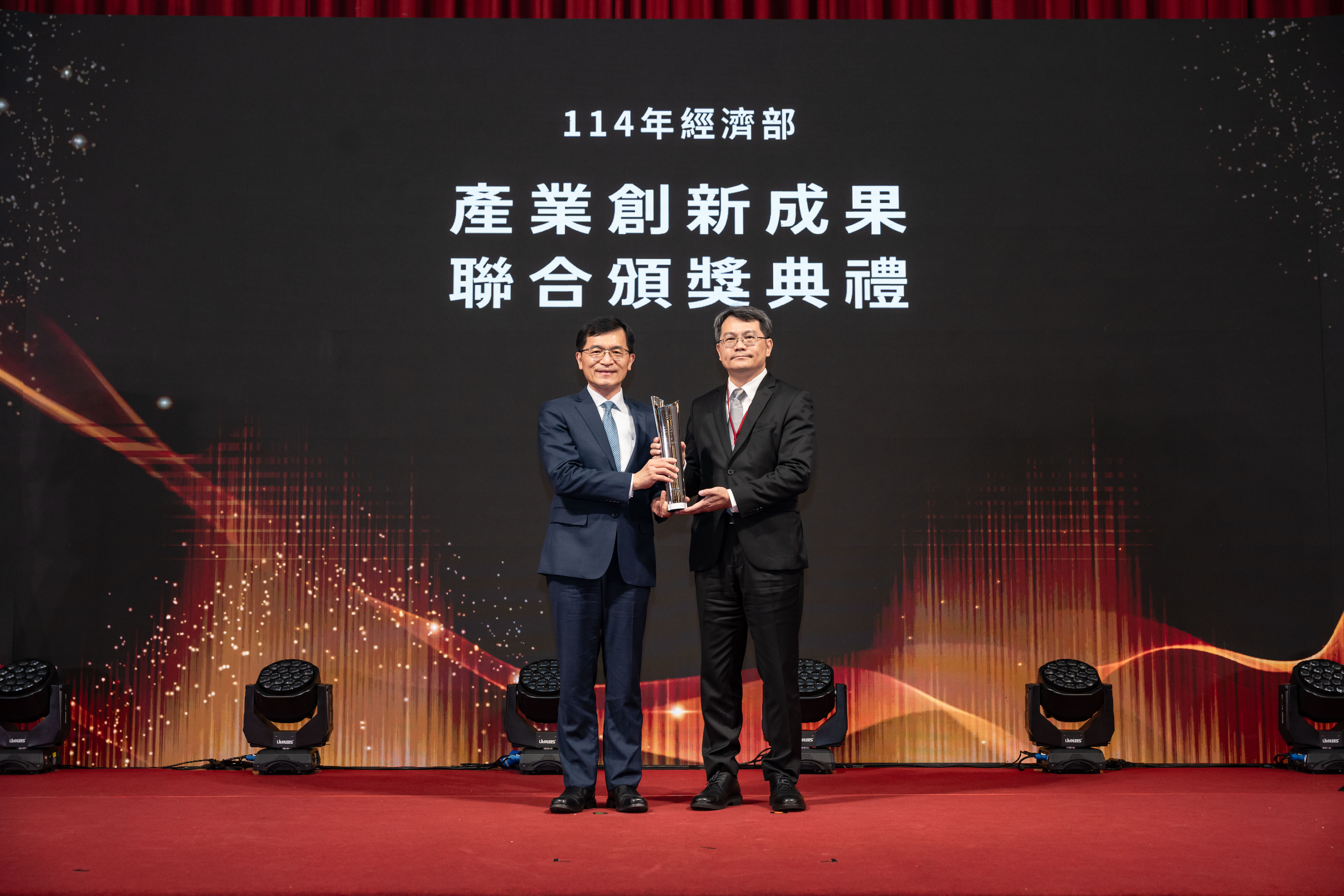 32.績優創新企業(中小企業組)優達科技(股)公司何文裕董事長兼總經理