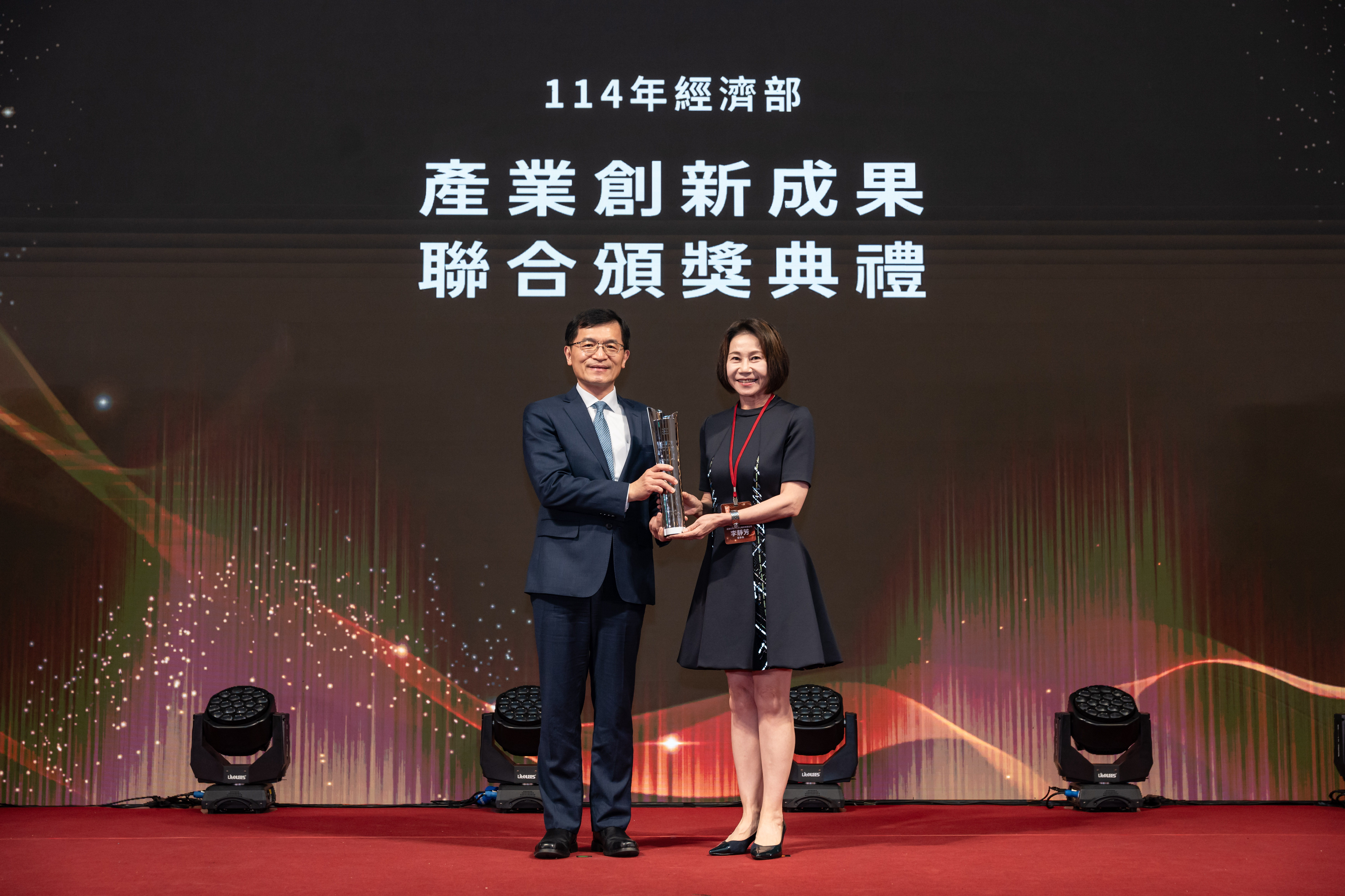 38.績優創新企業(中小企業組)遠東巨城購物中心(股)公司李靜芳董事長